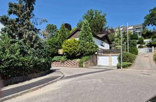 Einfamilienhaus kaufen in Uhlandstraße 77, 71299 Wimsheim, Sonniges Einfamilienhaus mit ELW oder Büro und 2 Garagen in Hanglage mit Aussicht auf Wimsheim!