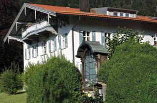 Wohnung kaufen in 83229 Aschau, Traum-DG-Wohnung in historischer Villa mit direktem Blick auf Kampenwand & Schloss Hohenaschau