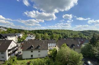 Wohnung kaufen in 58509 Lüdenscheid, Attraktive 4-Zimmer-Eigentumswohnung mit Garage und traumhaftem Fernblick