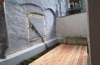 Wohnung mieten in 93047 Innenstadt, Charmante Souterrainwohnung mit Terrasse in der Regensburger Innenstadt