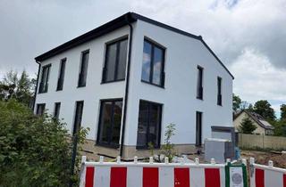 Wohnung mieten in Malchiner Str. 33b, 15366 Neuenhagen, Erstbezug! Hochwertige A+ Energieeffizienz - Neubau DHH mit Terrasse, Garten, PV-Anlage,