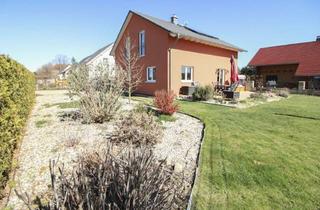 Haus kaufen in 01640 Coswig, *Sonnig* Niedrigenergiehaus mit gehobener Ausstattung, Kamin, Terrasse und viel Garten