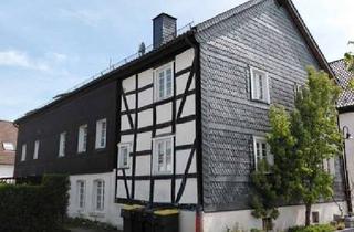 Anlageobjekt in 58802 Balve, Historisches Wohn- & Geschäftshaus mit 18 Stellplätzen im Zentrum von Balve zu verkaufen!