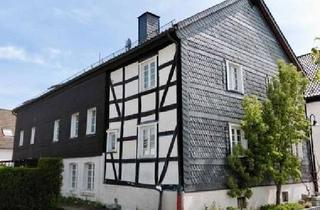 Anlageobjekt in 58802 Balve, Historisches Wohn- & Geschäftshaus mit 18 Stellplätzen im Zentrum von Balve zu verkaufen!