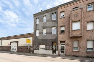 Anlageobjekt in 50181 Bedburg, Sanierungsbedürftiges Mehrparteienhaus im Herzen von Bedburg.