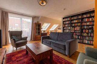 Wohnung kaufen in 12559 Berlin, Berlin - Charmante Dachgeschosswohnung mit sonnigem Balkon