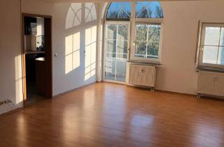 Wohnung kaufen in 88483 Burgrieden, Burgrieden - Schöne 2-Zimmer-Wohnung mit Balkon im DG inkl. TG-Stellplatz