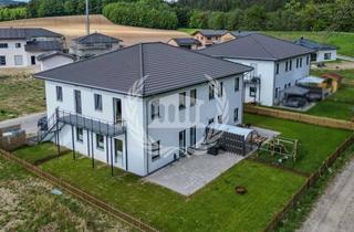 Haus kaufen in 94356 Kirchroth, 4,2 % Rendite: Neubau-Vierfamilienhaus als Renditeobjekt in Kirchroth - KfW 55 & Wärmepumpe