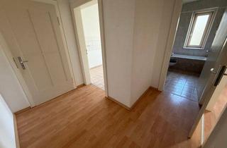 Wohnung mieten in Walter-Oertel-Str. 50a, 09112 Chemnitz, Komplett zum Innenhof / mit Balkon und Bad mit Fenster - frei ab 1.9.26