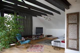 Wohnung kaufen in 33689 Bielefeld, Bielefeld - Besondere Eigentumswohnung mit Dachterrasse und offenem Spitzdach