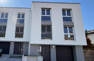 Haus kaufen in 75323 Bad Wildbad, Bad Wildbad - Design trifft Lebensqualität: Ruhiges Reihenendhaus für Familien und Homeoffice-Liebhaber