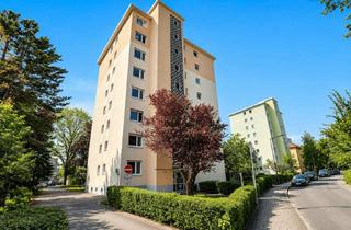 Wohnung kaufen in 91052 Erlangen, Erbpacht! Großzügige 3-Zimmer-Wohnung mit Loggia, Kaminofen, Aufzug und Stellplatz in Erlangen