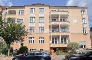 Wohnung kaufen in Lacknerstraße, 12167 Steglitz, CHARMANTE 2-ZIMMER-ALTBAUWOHNUNG MIT BALKON IM 1.OG IN BERLIN-STEGLITZ I PROVISIONSFREI