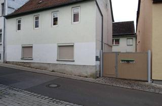 Mehrfamilienhaus kaufen in August-Bebelstraße, 06679 Hohenmölsen, Viel Platz in Hohenmölsen: Mehrfamilienhaus mit zehn Zimmern