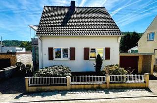 Haus kaufen in 67691 Hochspeyer, Hochspeyer: Großzügiges Zweifamilienhaus mit Ausbaupotenzial, schönem Grundstück und Garage