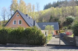 Haus kaufen in 53940 Hellenthal, Freistehendes, modernisiertes Ein-/Zweifamilienlandhaus in bewaldeter Halbhöhenlage