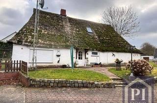 Haus kaufen in 24790 Schülldorf, Handwerkerhaus nahe dem Schülldorfer See – charmantes Reetdachhaus mit Entwicklungspotenzial
