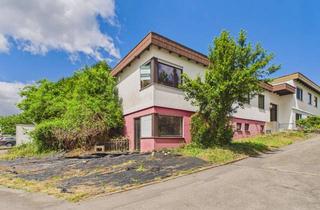Haus kaufen in 71083 Herrenberg, Sanierungsbedürftiges Reihenendhaus mit Garage, Außenstellplatz & Garten in Herrenberg-Haslach!