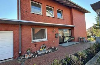 Haus kaufen in 59269 Beckum, Beckum - Freistehendes Zweifamilienhaus mit 3 Garagen - Provisionsfrei -