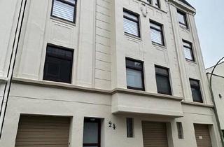 Wohnung kaufen in 27568 Bremerhaven, Bremerhaven - Zentrale 4-Zimmer Wohnung im modernisierten 4-Parteienhaus