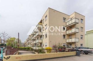 Wohnung kaufen in 70327 Untertürkheim, Kernsanierte Dachgeschosswohnung mit Südostbalkon, Aufzug und Stellplatz in Untertürkheim