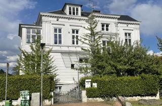 Wohnung mieten in Travemünder Allee 18, 23568 St. Gertrud, Renovierte moderne Dachgeschoss Wohnung mit Stadtpark Blick