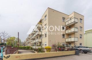 Wohnung kaufen in 70327 Stuttgart, Stuttgart / Untertürkheim - Kernsanierte Dachgeschosswohnung mit Südostbalkon, Aufzug und Stellplatz in Untertürkheim