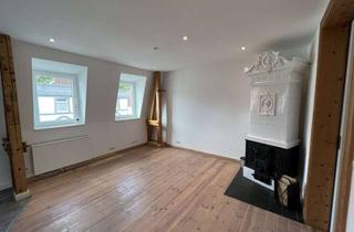 Wohnung kaufen in Schopstraße 19, 20255 Eimsbüttel, Freie 2-Zi-DG-Wohnung mit Kachelofen in Eimsbüttel COURTAGEFREI