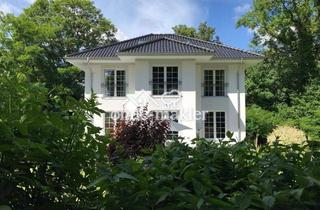 Villa kaufen in Hinter Der Kirche 12, 24534 Neumünster, Stadtvilla in grüner Oase im Zentrum Neumünsters