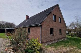 Haus kaufen in 25813 Husum, Wohnhaus mit Garage auf 779 m² großem Grundstück