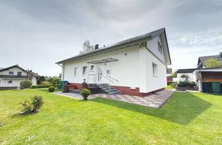 Haus kaufen in 78664 Eschbronn, Provisionsfrei! Saniertes KFW-100 Haus mit großen Garten & Garage in Toplage