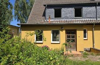 Doppelhaushälfte kaufen in 18519 Sundhagen, Sundhagen - Sanierungsobjekt mit Potenzial: entkernte Doppelhaushälfte