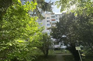 Wohnung kaufen in 79189 Bad Krozingen, Charmante, renovierungsbedürftige 2-Zimmerwohnung mit Aufzug und Garage in gepflegter Wohnanlage