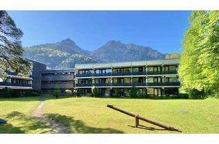 Wohnung kaufen in 83435 Bad Reichenhall, Berge & Natur: Möbliertes Apartment mit Balkon & Hallenbad über den Dächern von Bad Reichenhall.