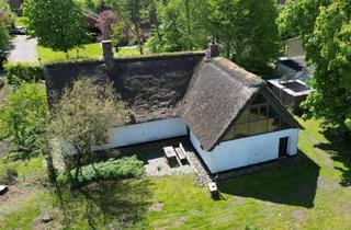 Haus kaufen in 25917 Achtrup, Historisches Reetdachanwesen in Nordfriesland – Galerie mit 85 m² und Glasgiebelfront