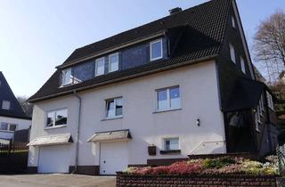 Haus kaufen in 59929 Brilon, Ein-/Zweifamilienhaus in Brilon, Nähe Kurpark, unterkellert mit 3 Garagen