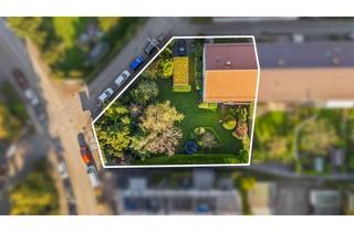 Haus kaufen in 73230 Kirchheim, Zweifamilienhaus mit großem Grundstück und zwei Garagen in guter Wohnlage von Kirchheim.