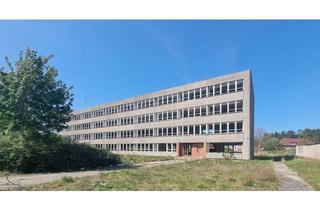 Gewerbeimmobilie kaufen in 18273 Güstrow, Entkerntes Bürogebäude mit einer BGF von ca. 2.642 m² und Erweiterungsmöglichkeit