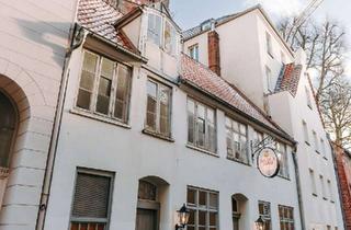 Wohnung kaufen in 23552 Innenstadt, Frei - 2 Zimmer - Lübecker Altstadt mit Blick auf die Petrikirche