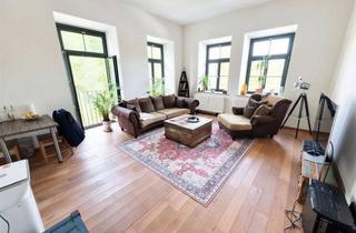 Wohnung kaufen in 86399 Bobingen, Altbaucharme trifft moderne Sanierung – 2 Zimmer im Einzeldenkmal Schloss Straßberg
