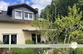 Haus kaufen in 65760 Eschborn, Real geteiltes Wohnglück - DHH mit Carport und Baum-Oase