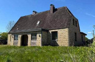 Haus kaufen in Alte Salzstr. 28, 24306 Bösdorf, Renovierungsbedürftiges Zweifamilienhaus in idyllischer Feldlage mit großem Grundstück