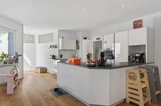 Wohnung kaufen in 76133 Karlsruhe, Ab sofort frei! Sanierte 4-Zimmer-Wohnung mit Altbaucharme