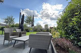 Wohnung kaufen in 40670 Meerbusch, Großzügige und hochwertig ausgestattete Gartenwohnung mit schöner Terrasse in ruhiger Lage