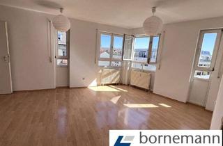 Wohnung kaufen in 90763 Südstadt, Nähe Zentrum! Oberste Etage! Freie 2-Zimmer-ETW inkl. TG-Duplexparker!