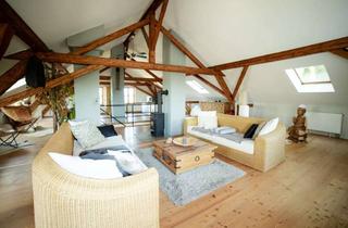 Wohnung kaufen in 83533 Edling, Charmante Maisonette-Wohnung mit „Haus-im-Haus“-Charakter, Sichtdachstuhl & Garten