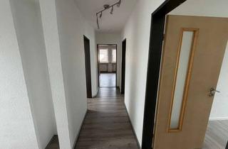 Wohnung kaufen in 90522 Oberasbach, Charmante 3-Zimmer-Dachgeschosswohnung mit Schlafgalerie und besonderem Wohnflair