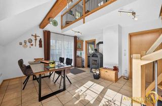 Wohnung kaufen in 84079 Bruckberg, Maisonette-Wohnung mit Galerie, Balkon & Schwedenofen – hell & großzügig