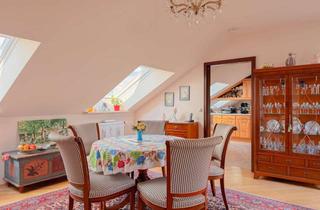 Wohnung kaufen in 82008 Unterhaching, Wohnrecht | Großflächige 4-Zimmer-Wohnung mit Kamin, separater Küche & TG-Stellplatz in Unterhaching