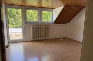 Wohnung mieten in Auf Böhlingshof 19, 45888 Bulmke-Hüllen, Helle 3,5-Zimmer-Dachgeschosswohnung mit großem Balkon in ruhiger